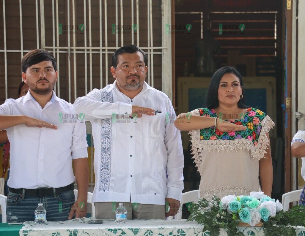 Atestigua Blanca Merari ceremonia cívica de fin de curso en la primaria “Simón Bolívar”, de Leona Vicario
