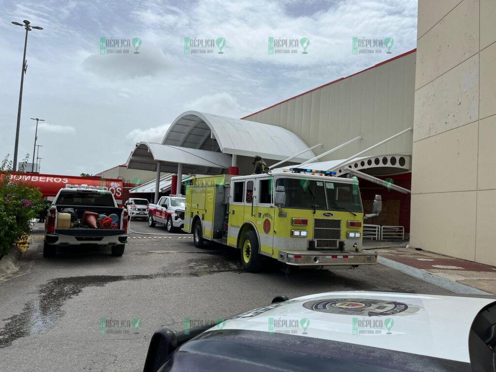 Se incendia sucursal de Cinemex de la Plaza Outlet de Cancún