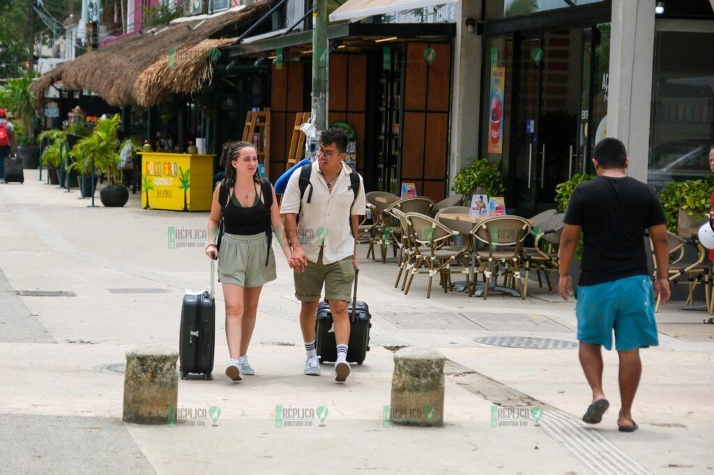 En zonas vulnerables de Tulum, Mara Lezama entrega apoyo alimentario para el bienestar de las familias