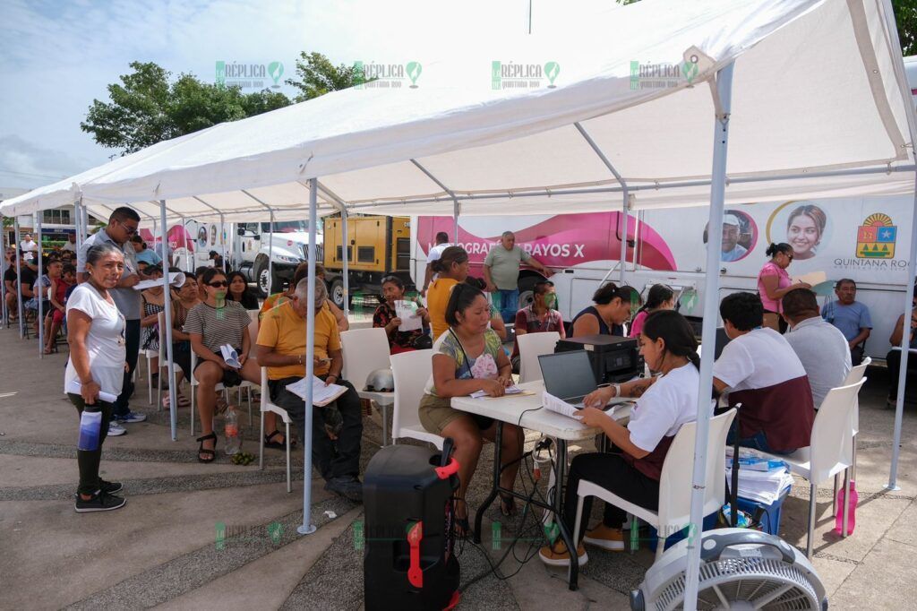 Constata Mara Lezama atención oportuna y de calidad en las caravanas “Salud para Tod@s en Tulum