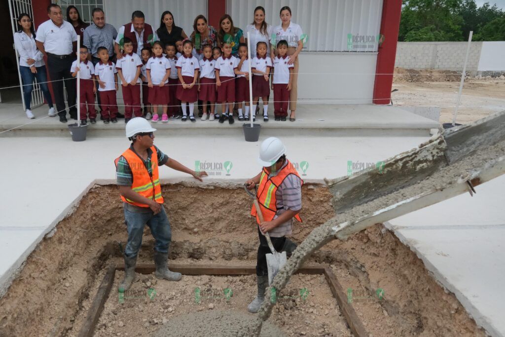 Entrega Mara Lezama escuela de nueva creación en el fraccionamiento Cielo Nuevo en Cancún