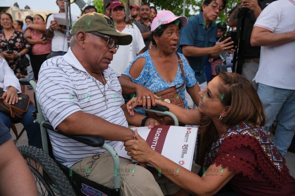 Logra Mara Lezama dar certidumbre de su hogar a 740 familias en Cancún