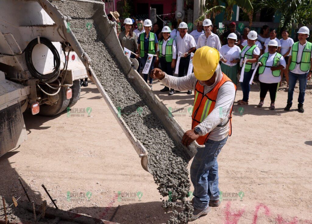 Lleva Blanca Merari calidad de vida a las familias de la fe con la construcción de banquetas y guarniciones