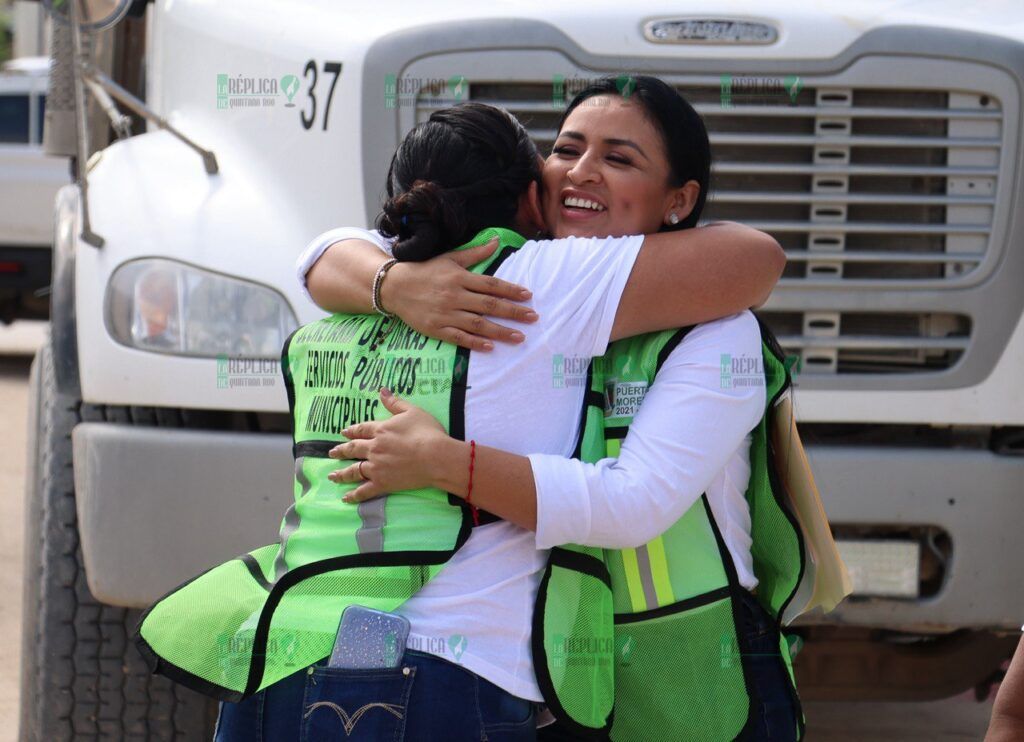 Lleva Blanca Merari calidad de vida a las familias de la fe con la construcción de banquetas y guarniciones