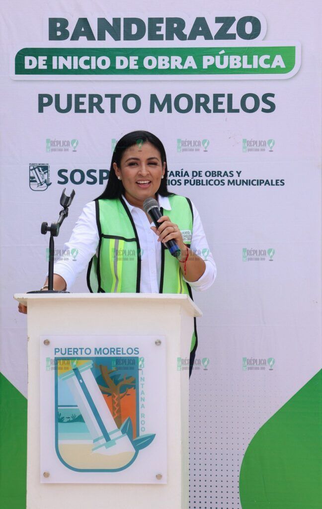 Blanca Merari da el banderazo de inicio de obra de pavimentación en la zona urbana de Puerto Morelos