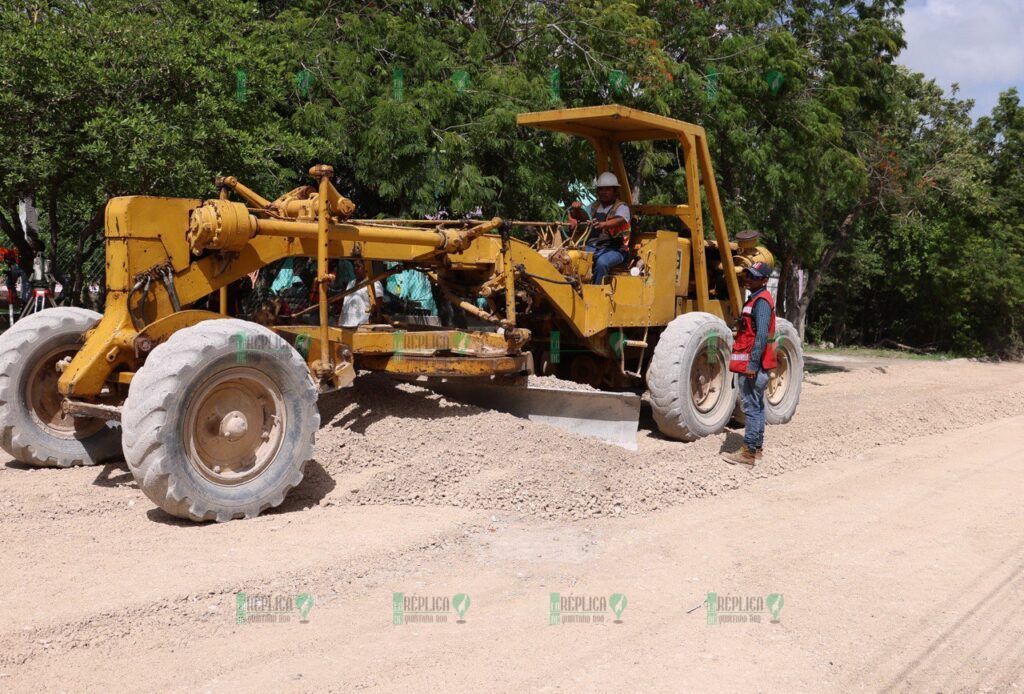 Blanca Merari da el banderazo de inicio de obra de pavimentación en la zona urbana de Puerto Morelos