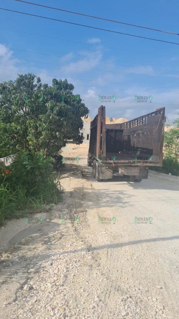 Bloquean ejidatarios accesos a obras del Tren Maya en Othón P. Blanco