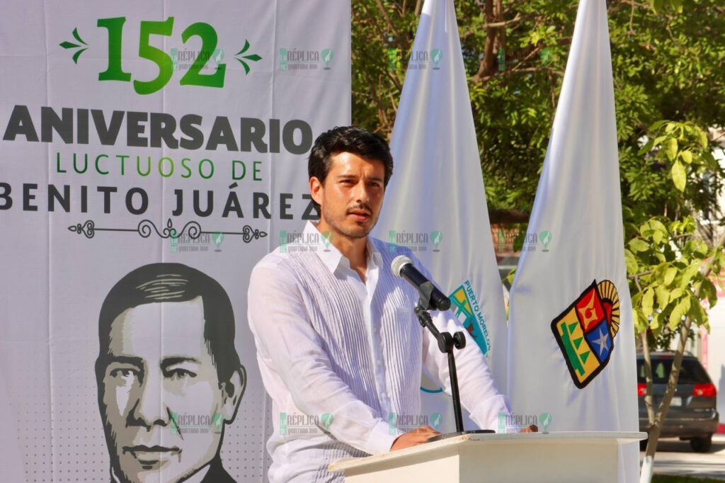 Autoridades municipales, encabezadas por el Oficial Mayor Rodrigo Ruiz Álvarez, llevan a cabo la ceremonia cívica con motivo del 152 aniversari