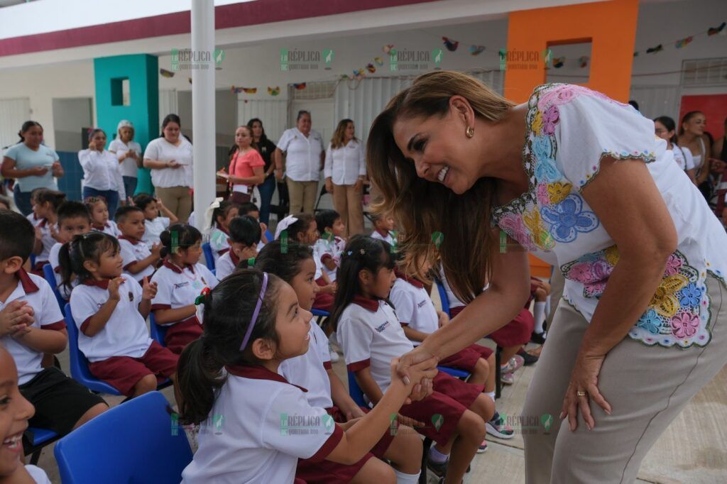 Inaugura Mara Lezama Arco Techo en preescolar “Hermenegildo Galeana” en Paraíso Maya