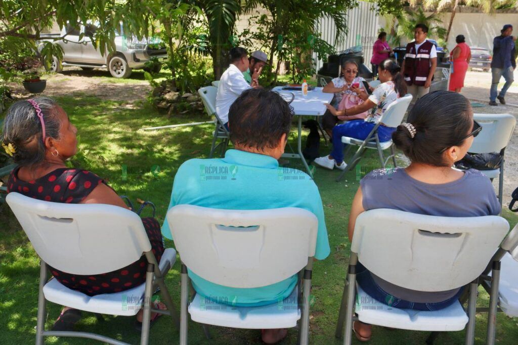 Entregan semillas de maíz a productores agrícolas y equipos para huertos del bienestar a mujeres de Puerto Morelos