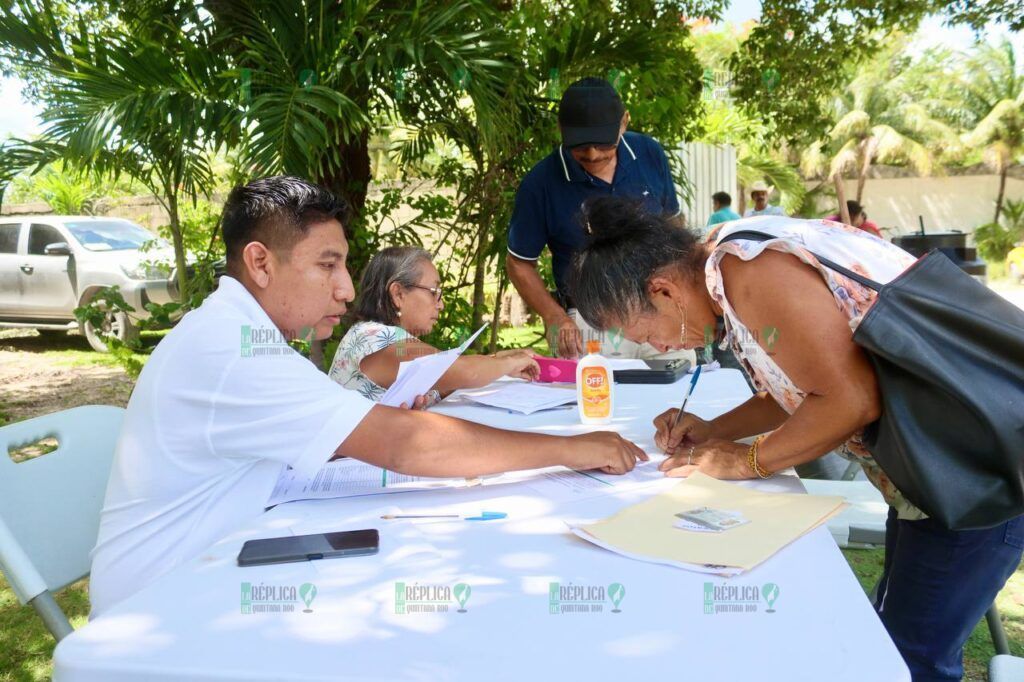 Entregan semillas de maíz a productores agrícolas y equipos para huertos del bienestar a mujeres de Puerto Morelos