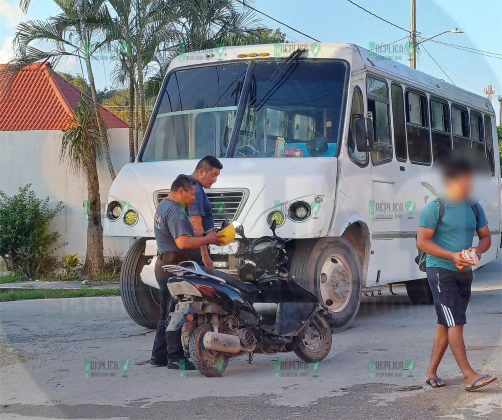 Conductor de autobús del Tren Maya se vuela el alto y embiste a motociclista en Felipe Carrillo Puerto