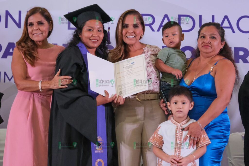 Celebra Mara Lezama primera generación de graduadas de Prepa “Mujer Es Poder” para su empoderamiento