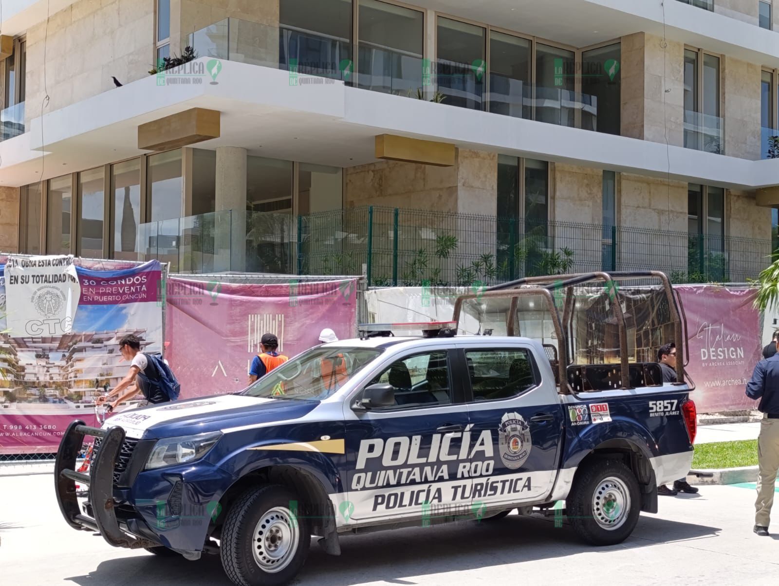 Muere trabajador tras caer de un quinto piso en Puerto Cancún