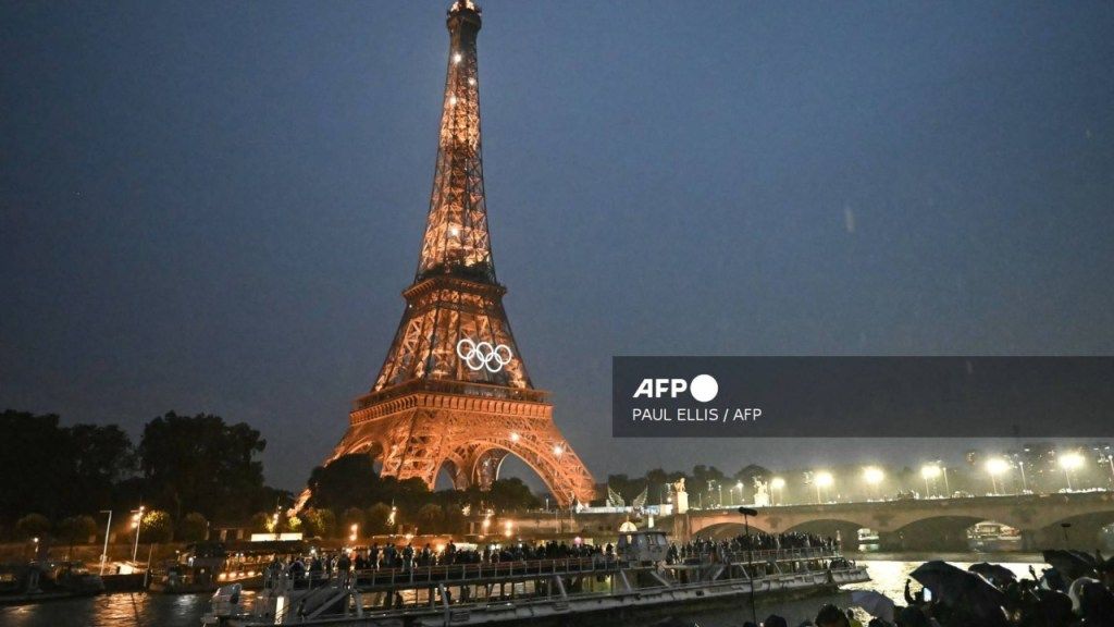 La alcaldesa de París busca la posibilidad de conservar, después de los Juegos Olímpicos, el pebetero olímpico y los aros de la Torre Eiffel.