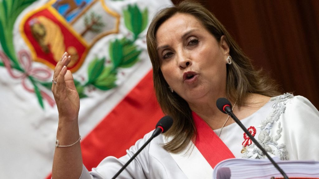 La presidenta de Perú, Dina Boluarte, investigada por la fiscalía por unos relojes de lujo que no declaró en sus bienes, aseguró en un mensaje a la nación