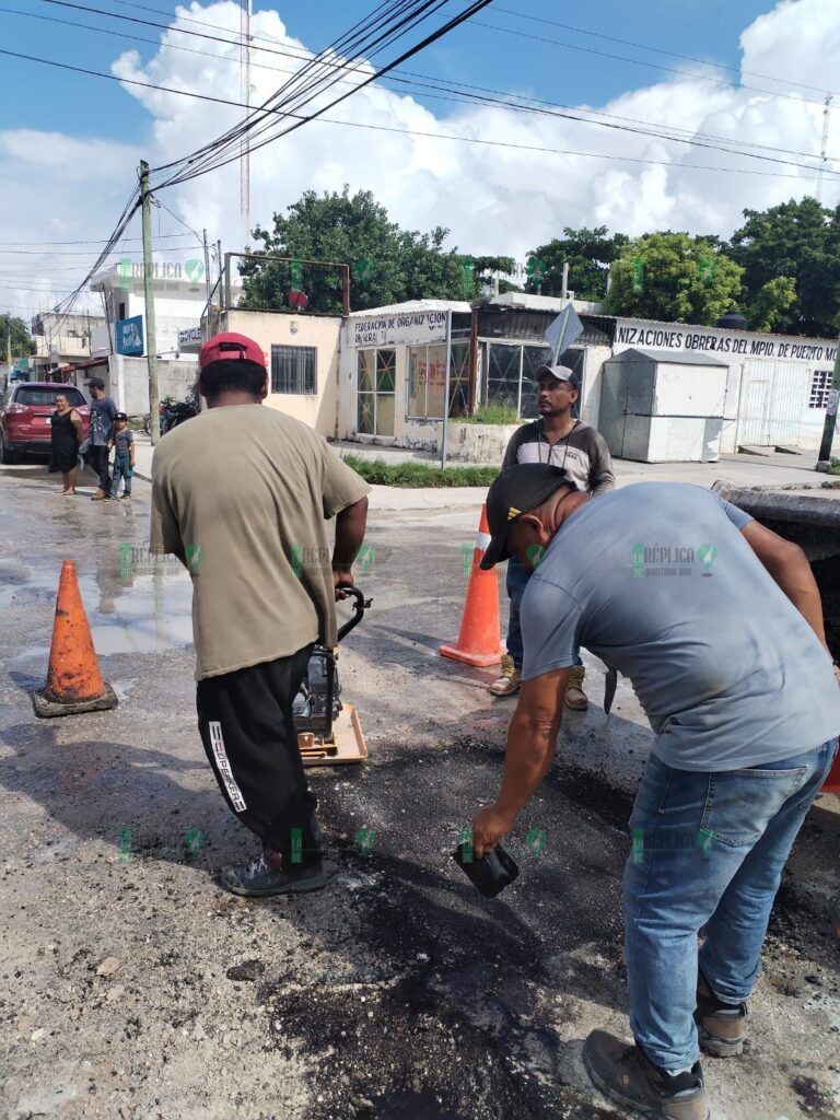 Emprende gobierno de Puerto Morelos intensas labores de bacheo en zonas críticas