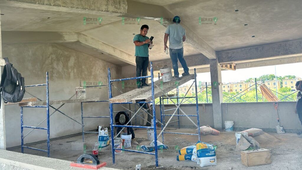 Construcción de aulas en Quintana Roo se retrasa por falta de material y mano de obra