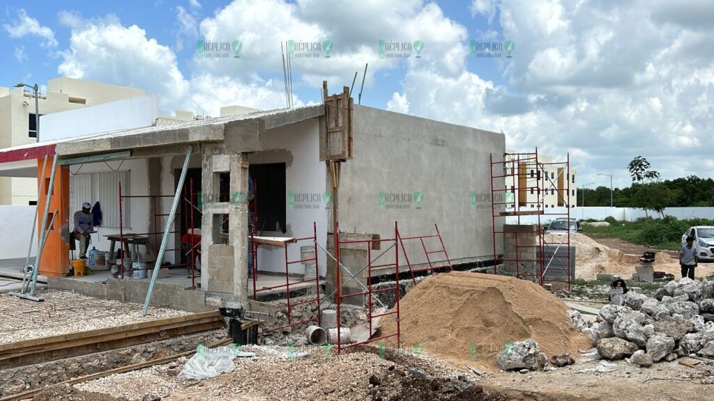 Construcción de aulas en Quintana Roo se retrasa por falta de material y mano de obra