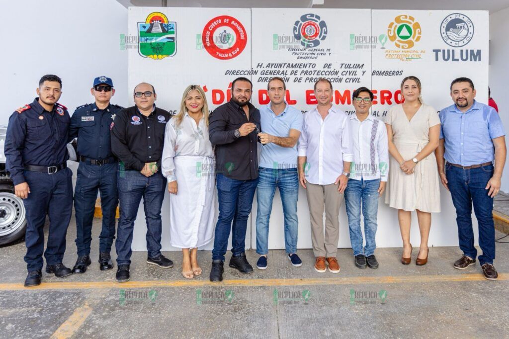 Diego Castañón reconoce a los bomberos en su día y entrega material y equipo de trabajo en Tulum