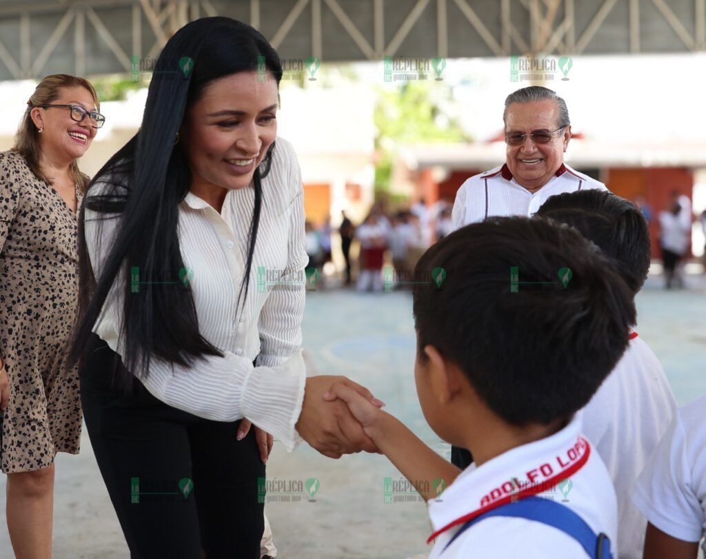 Encabeza Blanca Merari el arranque del ciclo escolar 2024-2025 en Puerto Morelos