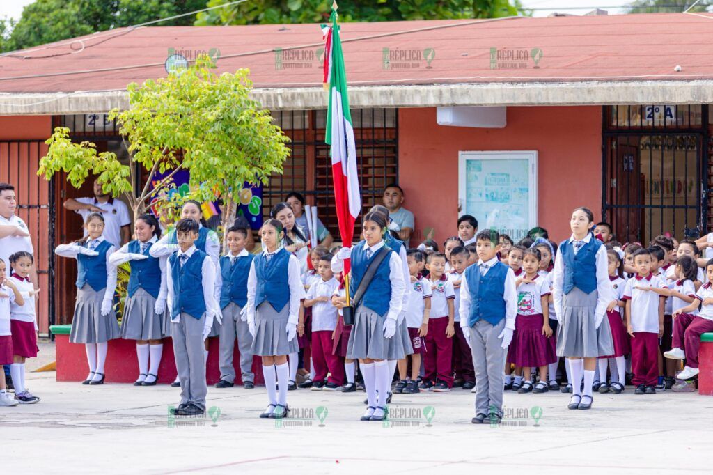 Diego Castañón encabeza inicio de ciclo escolar 2024-2025 en Tulum