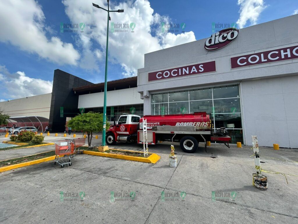 Desalojan Chedraui por un 'flamazo' en el área de la panadería, en Playa del Carmen