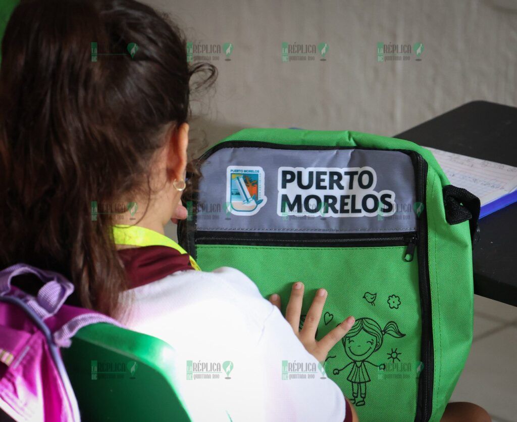 Comienza Blanca Merari la entrega de loncheras y termos en escuelas de educación básica de Puerto Morelos