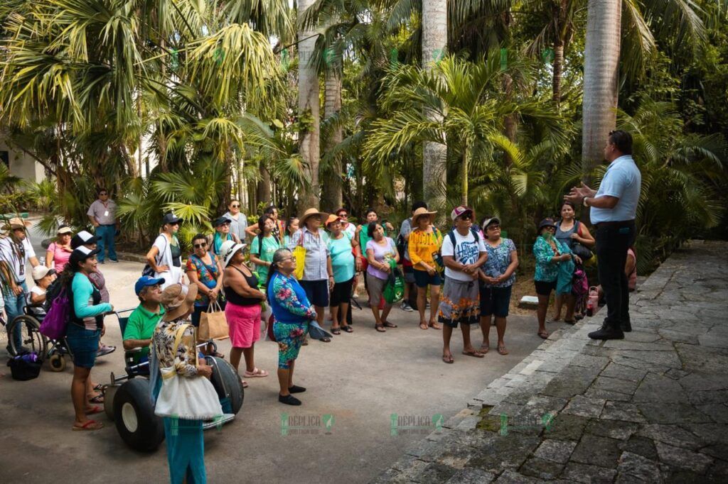 La Fundación de Parques y Museos celebra el Día de las Personas Adultas Mayores con paseo en el Parque Natural Chankanaab