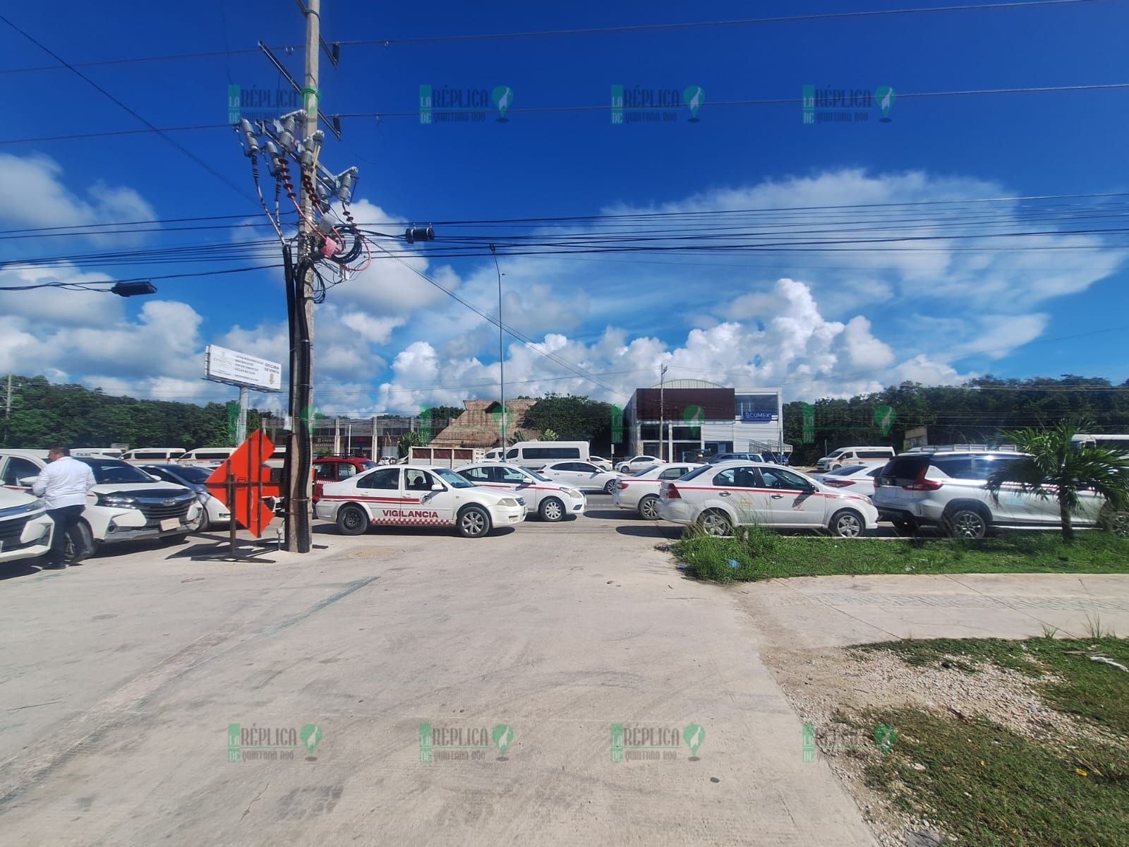 Protestan más de 300 taxistas en Tulum para exigir la liberación de su líder sindical, acusado de homicidio