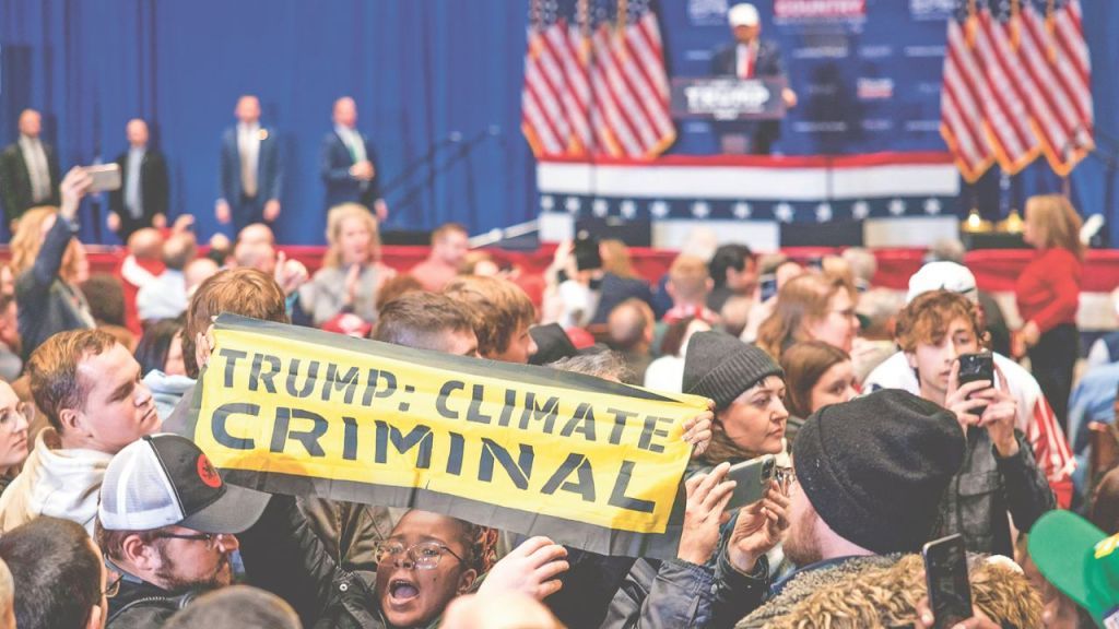 NEGACIONISMO. Trump, durante su presidencia, retiró a EU del Acuerdo de París, una decisión que generó descontento a nivel nacional e internacional. 