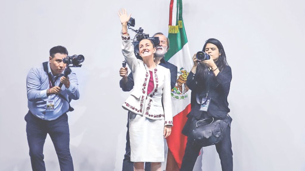 Promesa. Tras recibir su constancia como Presidenta, Claudia Sheinbaum, se comprometió a mantener los principios de no robar, no mentir y nunca traicionar al pueblo de México.