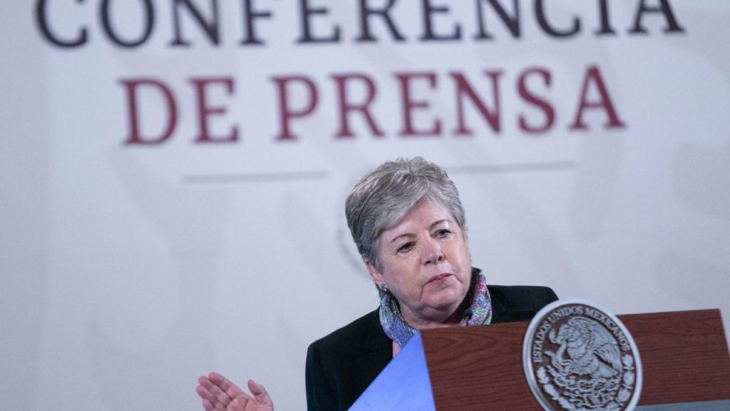 Mañanera. Alicia Bárcena Ibarra, destacó que durante 2023 bajó la migración de los mexicanos pero que aumentó al sur del continente. 