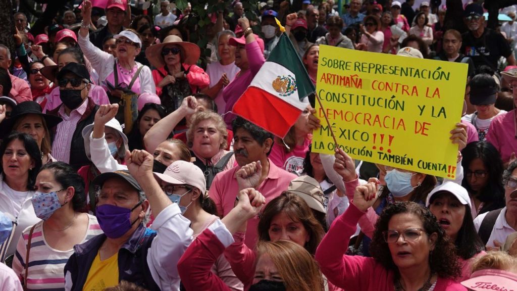 Postura. La Marea Rosa se ha mostrado en contra de la sobrerrepresentación de Morena en el Congreso de la Unión en diversas ocasiones.