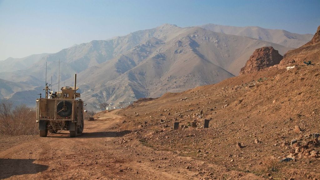 Militares rescataron a nueve personas que habían sido secuestradas por Los Lobos, una de las principales pandillas en la región