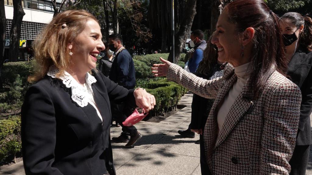 La presidenta electa Claudia Sheinbaum Pardo reconoció a Beatriz Gutiérrez Müller por eliminar la figura de “Primera Dama”.