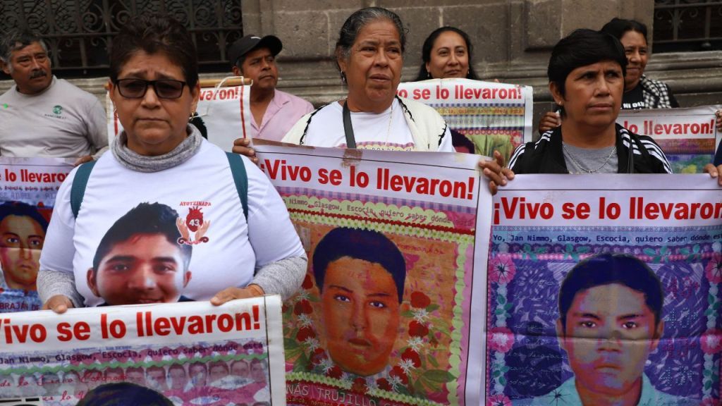 Reproche. Ante la falta de resultados por parte del presidente López Obrador, familiares de los 43 confían en que el nuevo Gobierno les ayude a hacer justicia. 