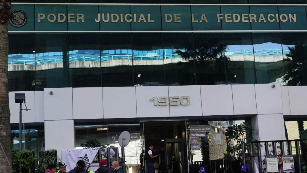 La aprobación de la reforma Judicial dejaría sin empleo a 10 mil trabajadores, por ello, trabajadores del PJ se alistan para una protesta.