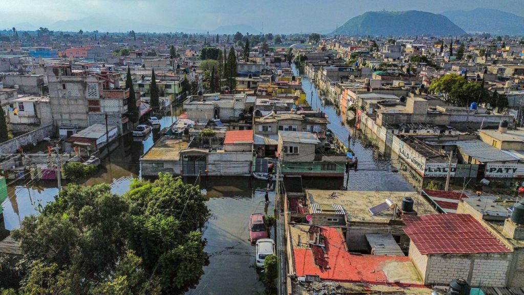 DESOLACIÓN. El nivel del agua descendió, pero las familias de Chalco aún no saben como recuperarán su patrimonio.