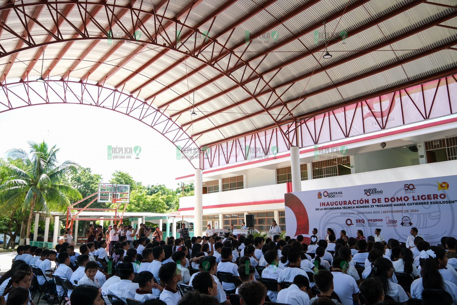 Mara Lezama cumple su compromiso con la comunidad educativa al entregar nuevo domo y rehabilitar la cancha en la Secundaria Técnica No. 27 de Chetumal