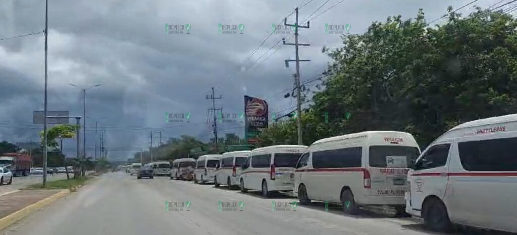 Realizan taxistas de Tulum rodada pacífica en apoyo a Eliazar Sagrero