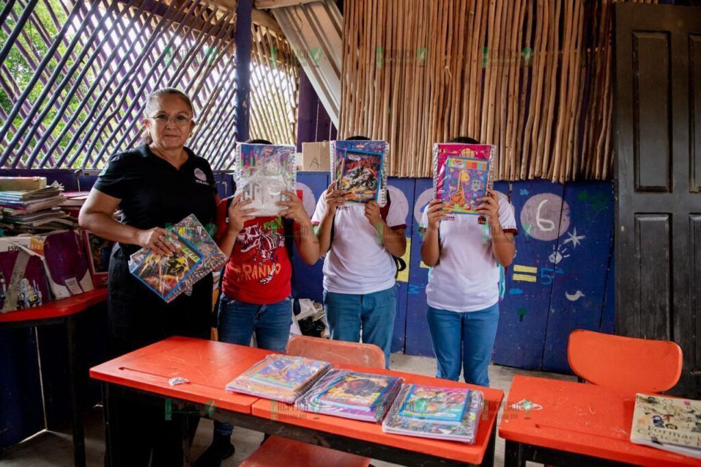 Diego Castañón promueve apoyos de útiles escolares para estudiantes de Tulum