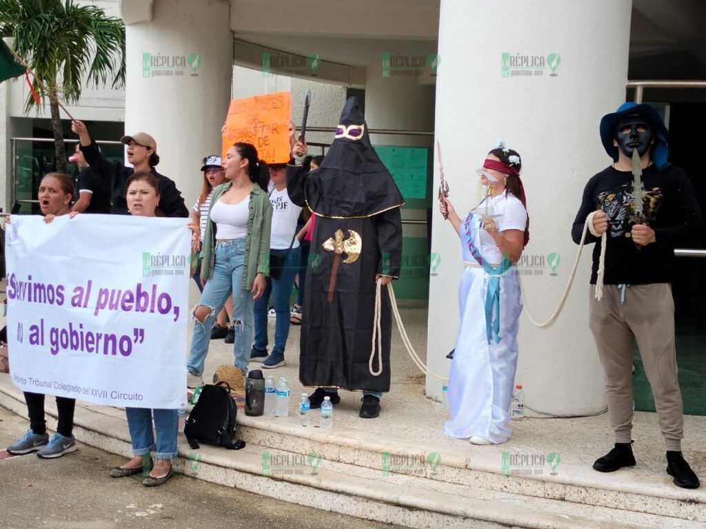 Protestan trabajadores y jueces en la sede del PJE, contra reforma judicial