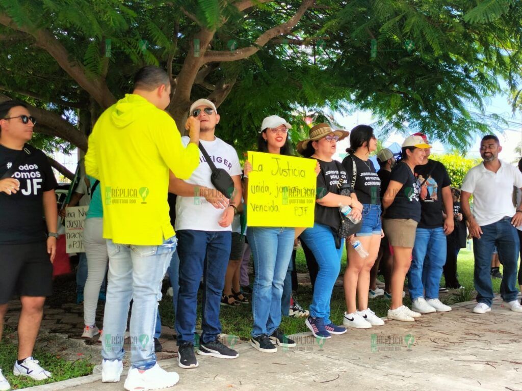 Protestan trabajadores y jueces en la sede del PJE, contra reforma judicial