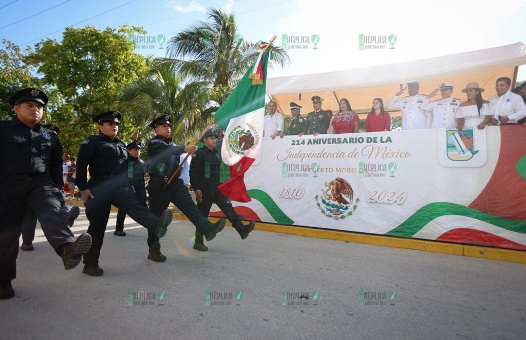 Desfilan en Puerto Morelos y Leona Vicario para conmemorar la independencia de México