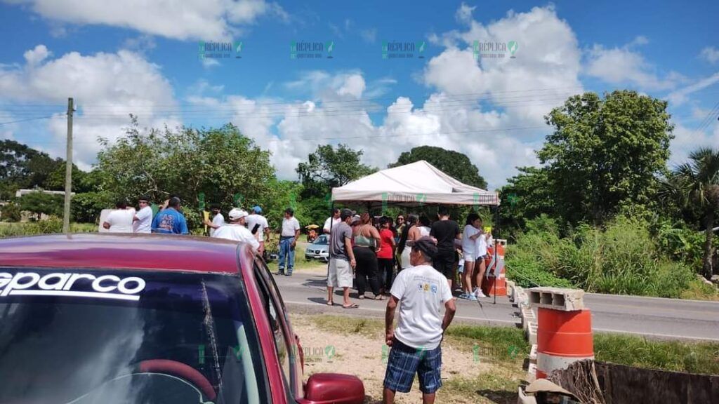 Bloquean carretera Cancún-Valladolid; exigen liberación de joven acusado de presunta violación