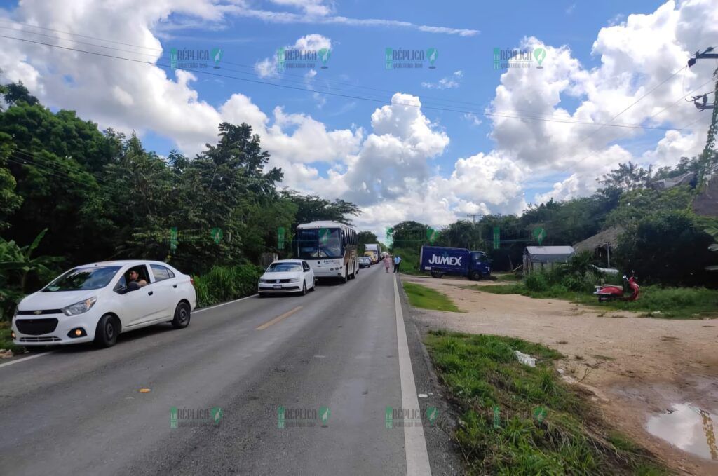 Bloquean carretera Cancún-Valladolid; exigen liberación de joven acusado de presunta violación