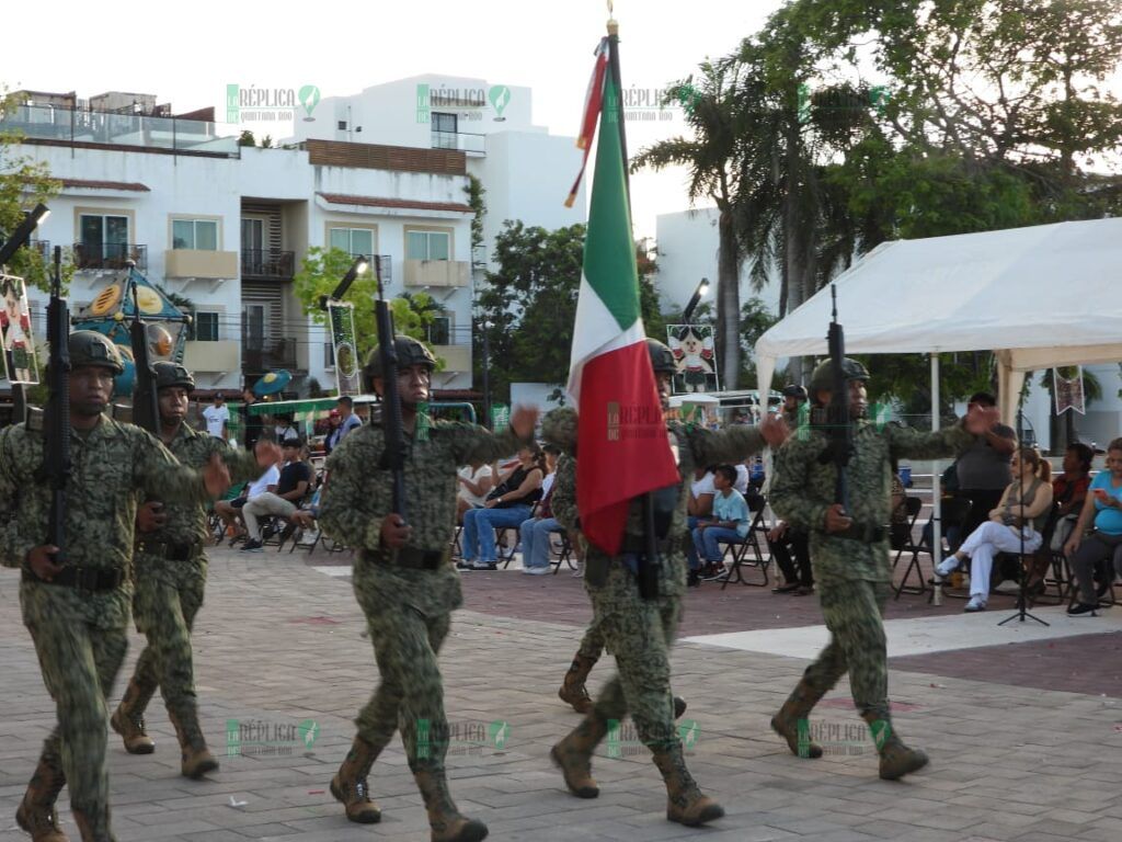 Conmemoran con desfile cívico-militar, 214 Aniversario de la Independencia de México