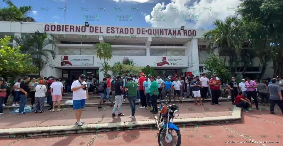 Protestan taxistas en Cancún; reclaman que ley favorece a Uber