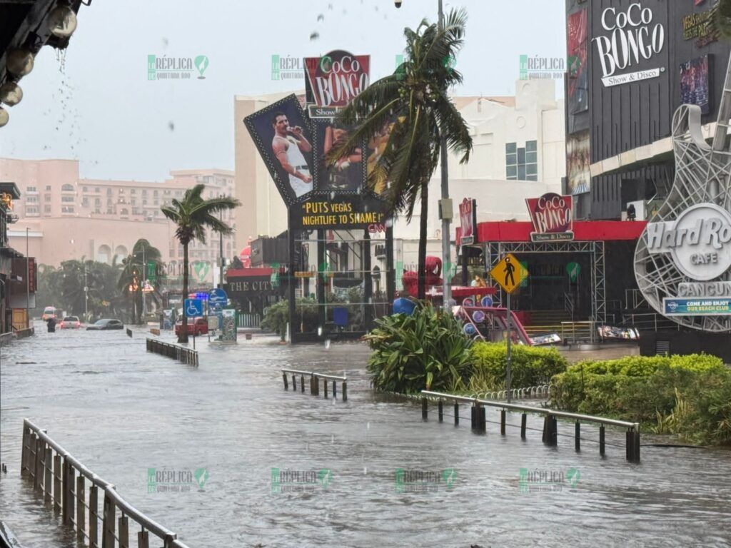 "Sufre" Zona Hotelera de Cancún severas inundaciones por huracán "Helene"